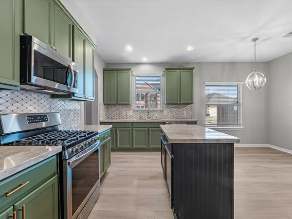 $3,500 | 817 Dawn Ridge Way, Seabrook, TX 77586