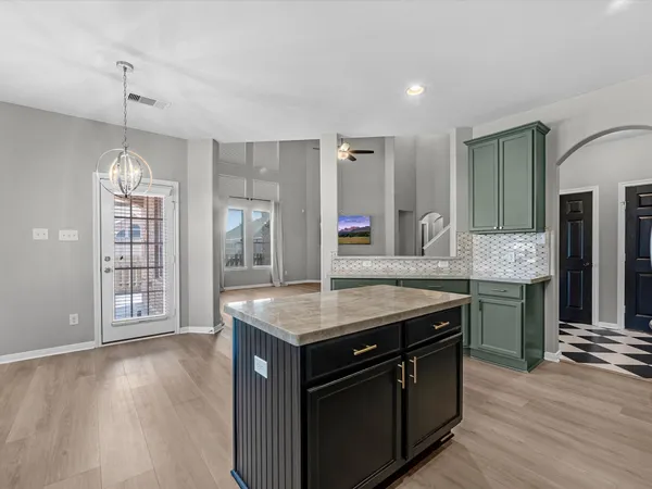 $3,500 | 817 Dawn Ridge Way, Seabrook, TX 77586