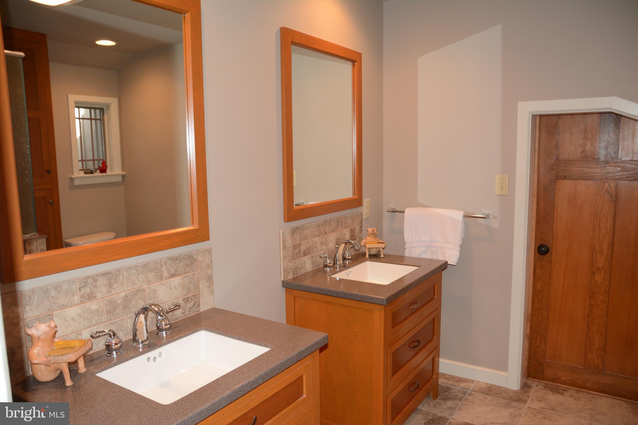 1332 Hillcrest Road Lancaster, PA 17603 - Photo 26 of 41 Main Bath