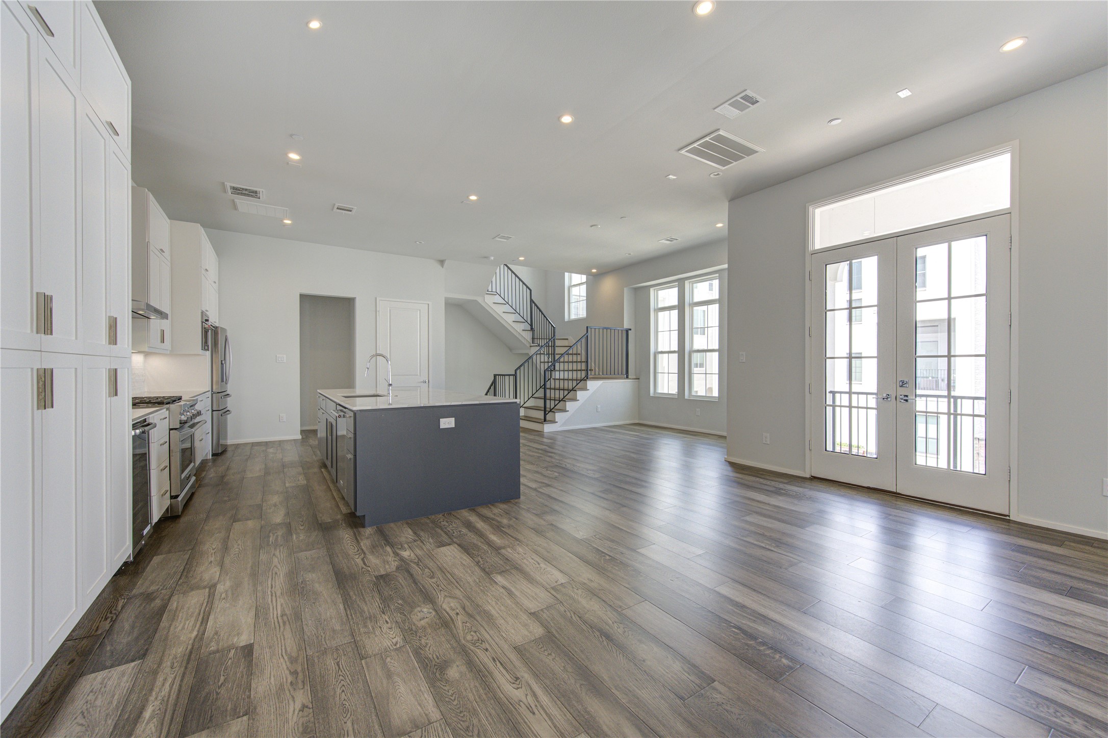 5336 Chandler Street Houston, TX 77007 - Photo 21 of 35 Living/kitchen combo