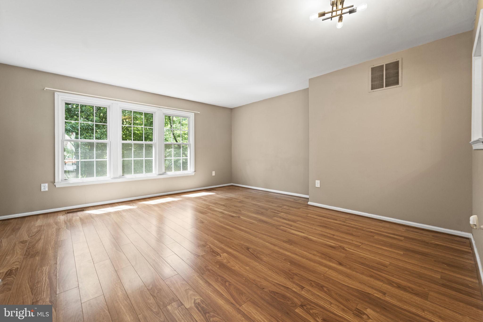 7942 Forest Path Way Springfield, VA 22153 - Photo 12 of 38