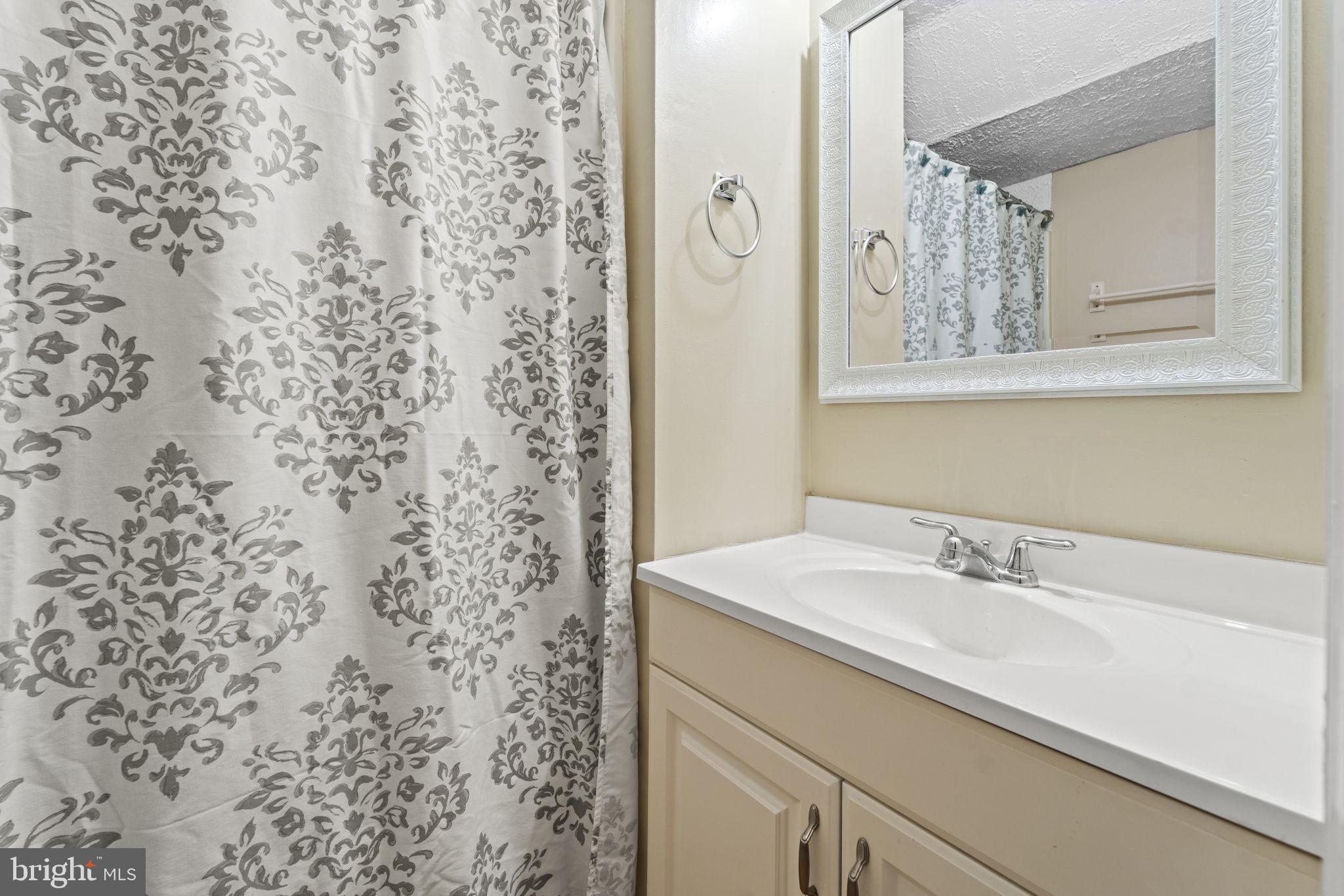 7942 Forest Path Way Springfield, VA 22153 - Photo 22 of 38