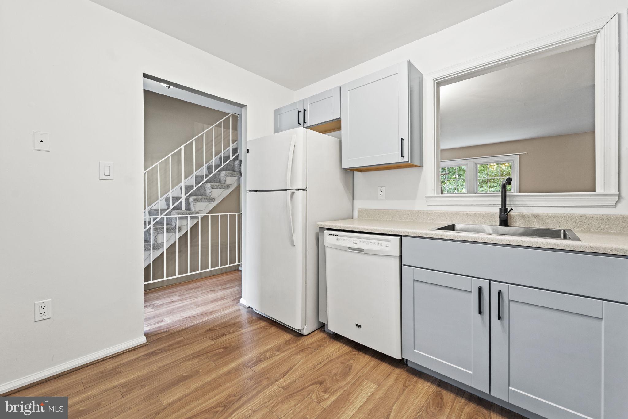 7942 Forest Path Way Springfield, VA 22153 - Photo 7 of 38