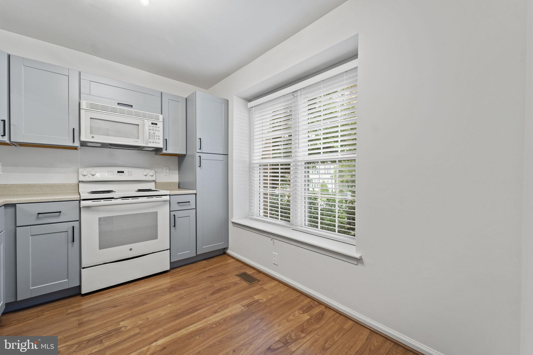 7942 Forest Path Way Springfield, VA 22153 - Photo 8 of 38