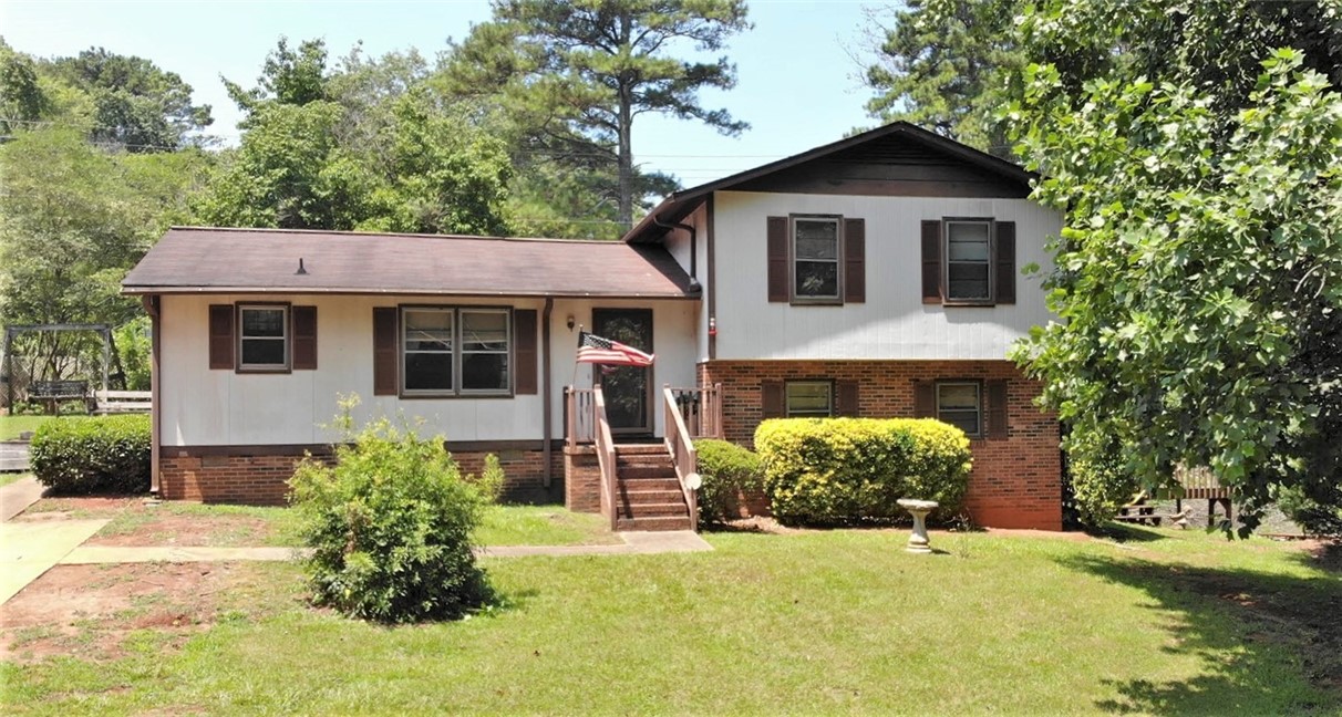 918 Smith Grove Road Easley, SC 29640 - Photo 1 of 24