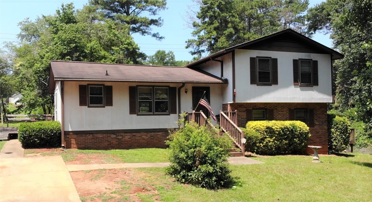 918 Smith Grove Road Easley, SC 29640 - Photo 2 of 24