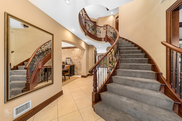 820 Hastings Street Park Ridge, IL 60068 - Photo 3 of 46