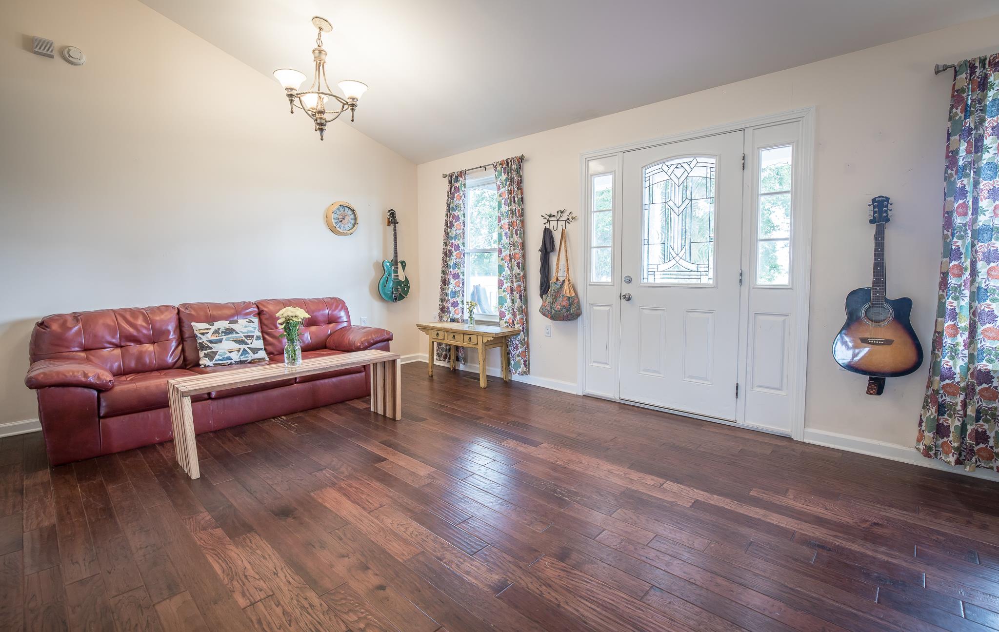 420 Squire Hall Road Bell Buckle, TN 37020 - Photo 3 of 23 a living room with furniture and wooden floor