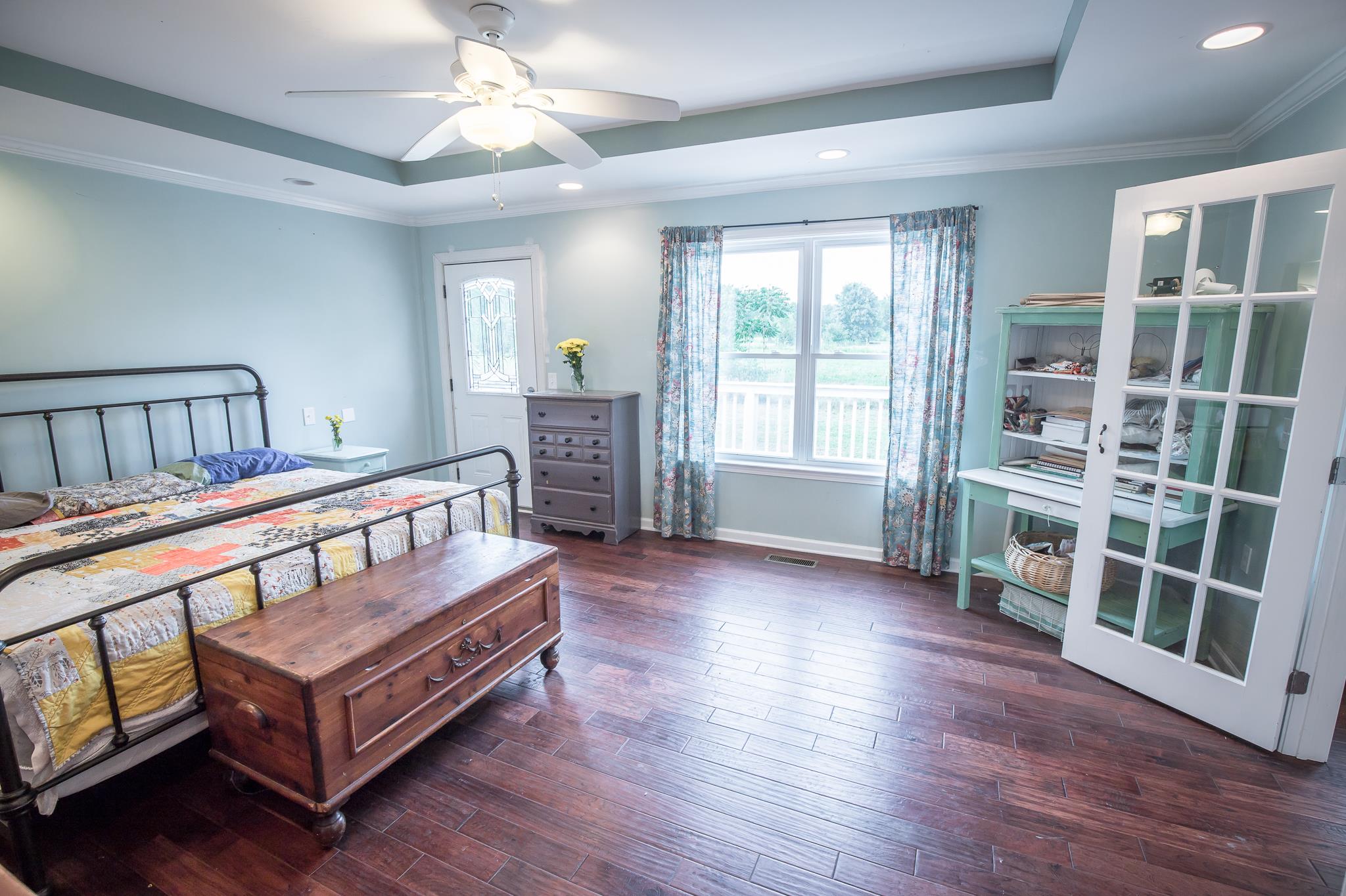 420 Squire Hall Road Bell Buckle, TN 37020 - Photo 10 of 23 a living room with furniture and a window