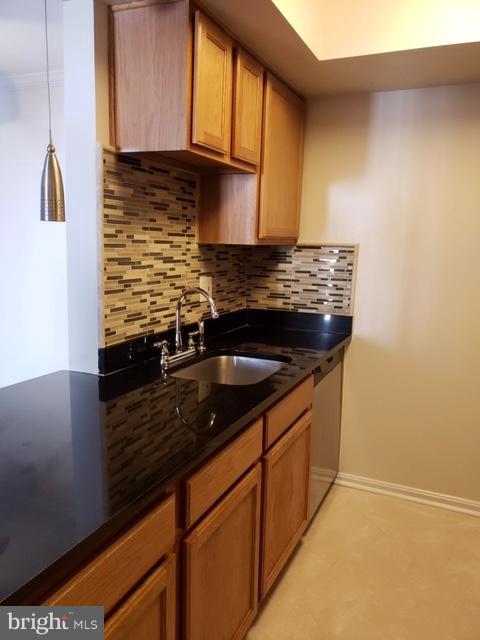 14803 Rydell Road, Unit 204 Centreville, VA 20121 - Photo 5 of 14 Kitchen
