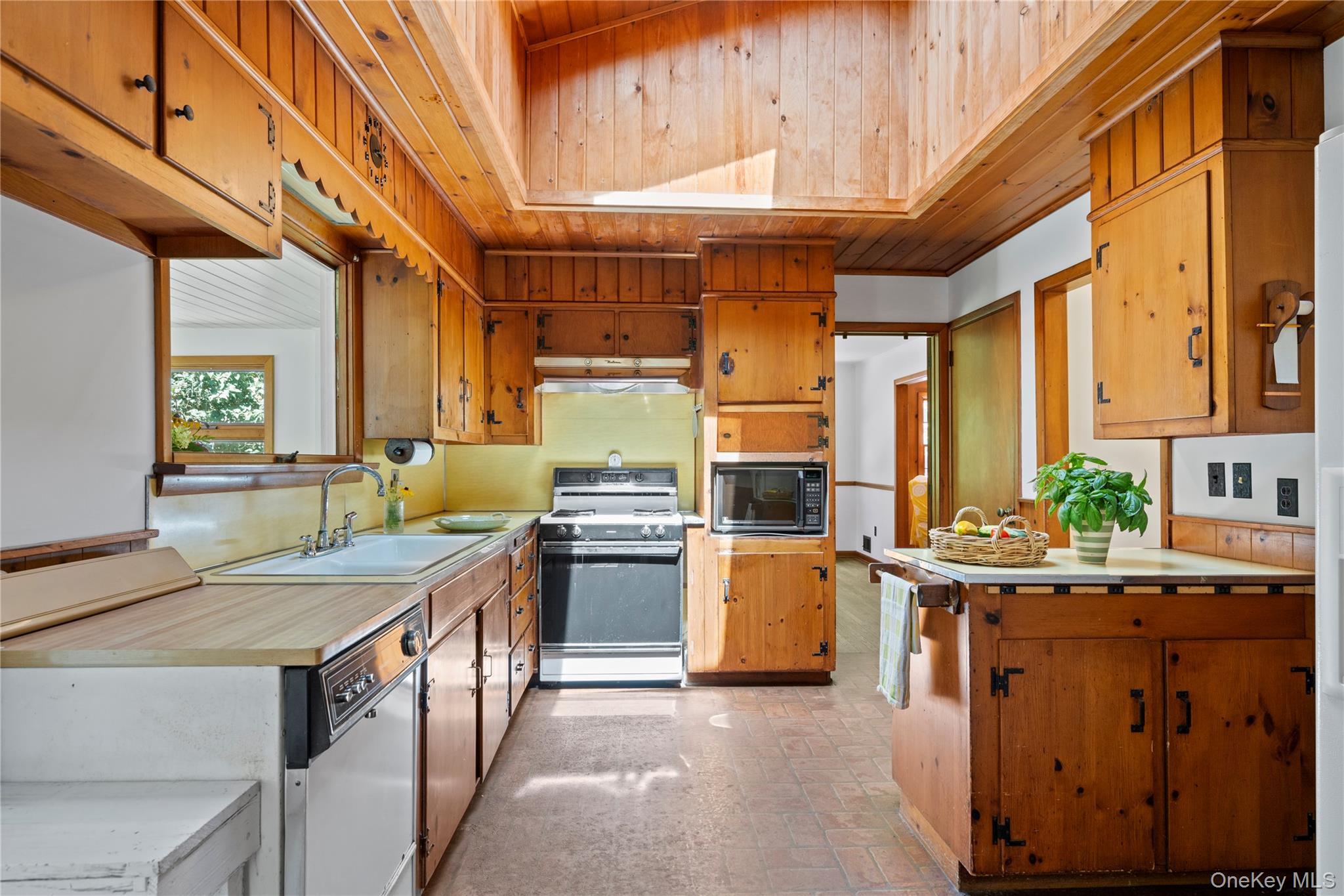 26 South Menantic Road Shelter Island, NY 11964 - Photo 18 of 49 Kitchen with wood cabinets