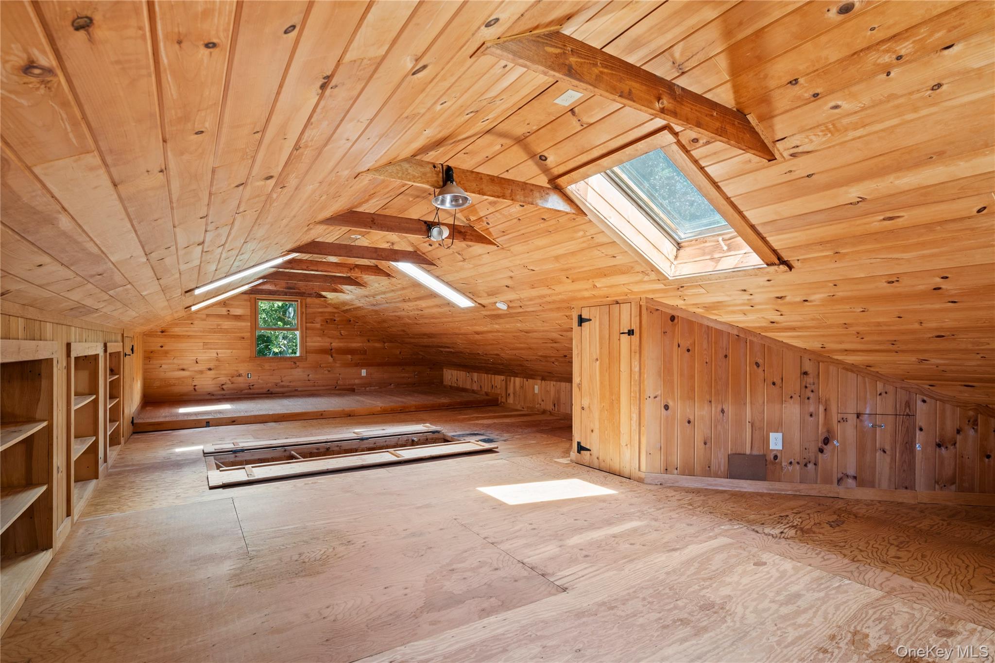 26 South Menantic Road Shelter Island, NY 11964 - Photo 25 of 49 a view of backyard and garage