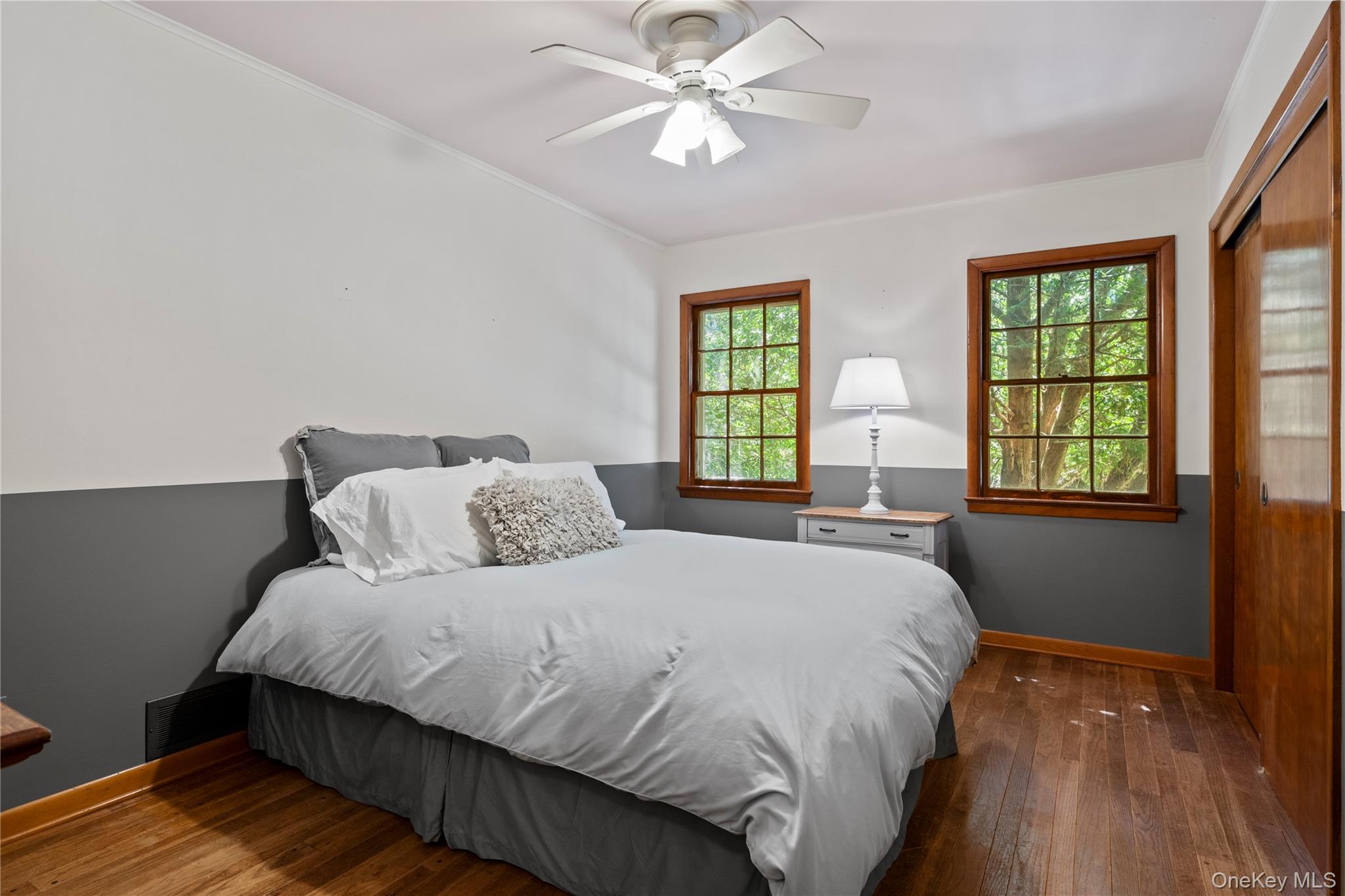 26 South Menantic Road Shelter Island, NY 11964 - Photo 28 of 49 Spacious bedroom