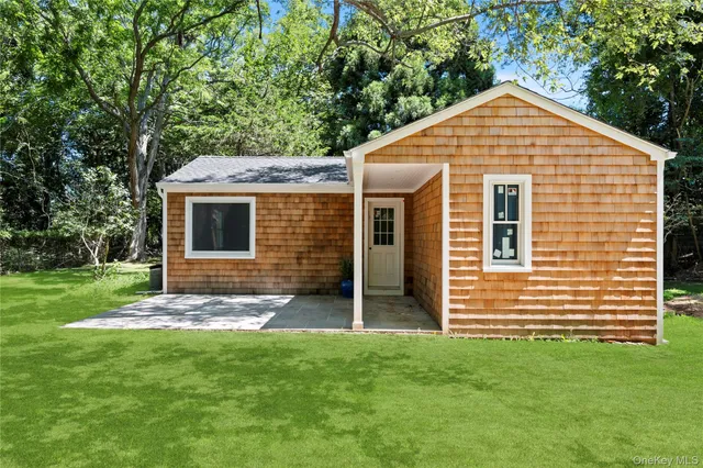 $1,695,000 | 26 South Menantic Road, Shelter Island, NY 11964