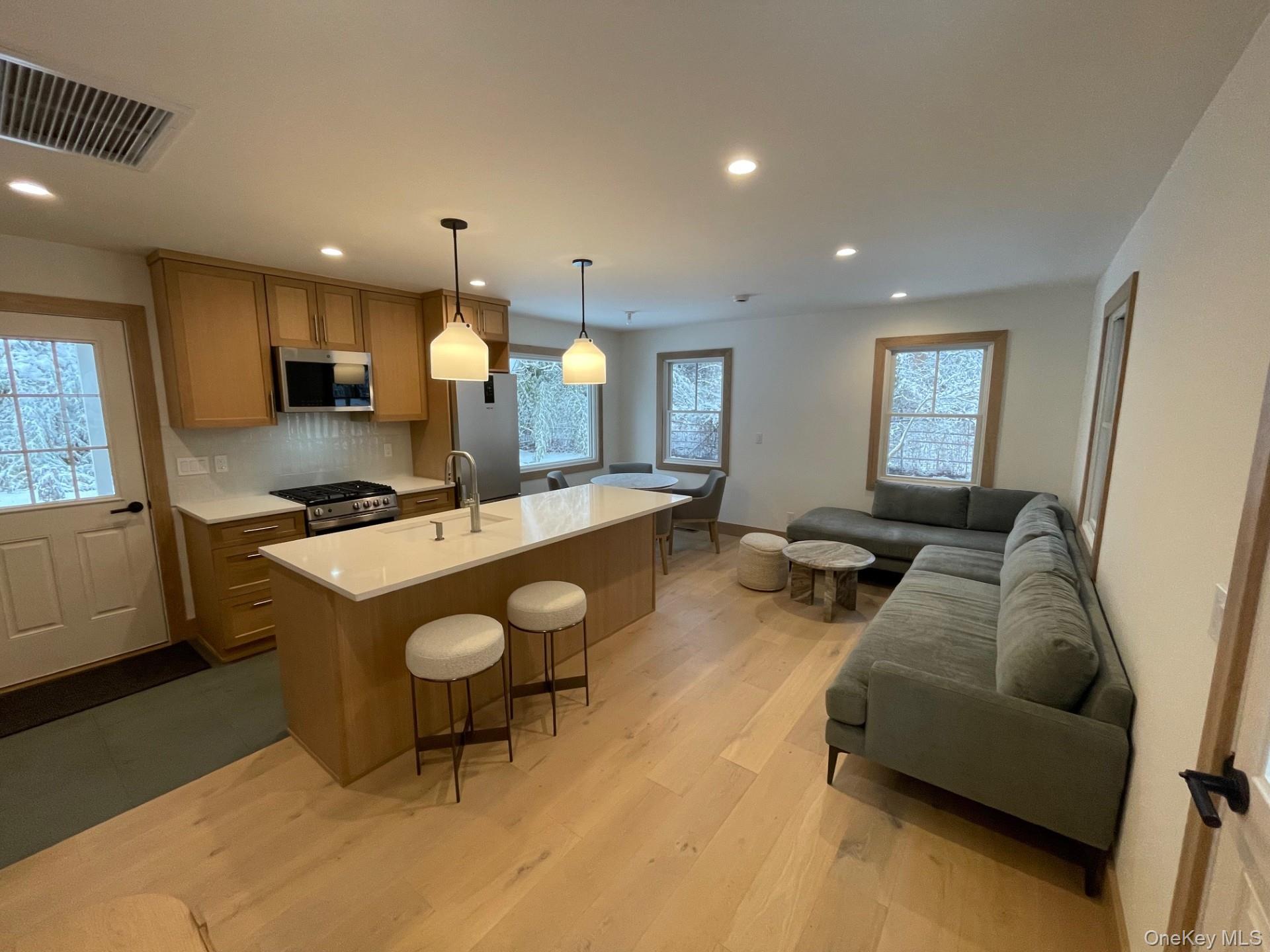 26 South Menantic Road Shelter Island, NY 11964 - Photo 4 of 46 Cottage with open plan