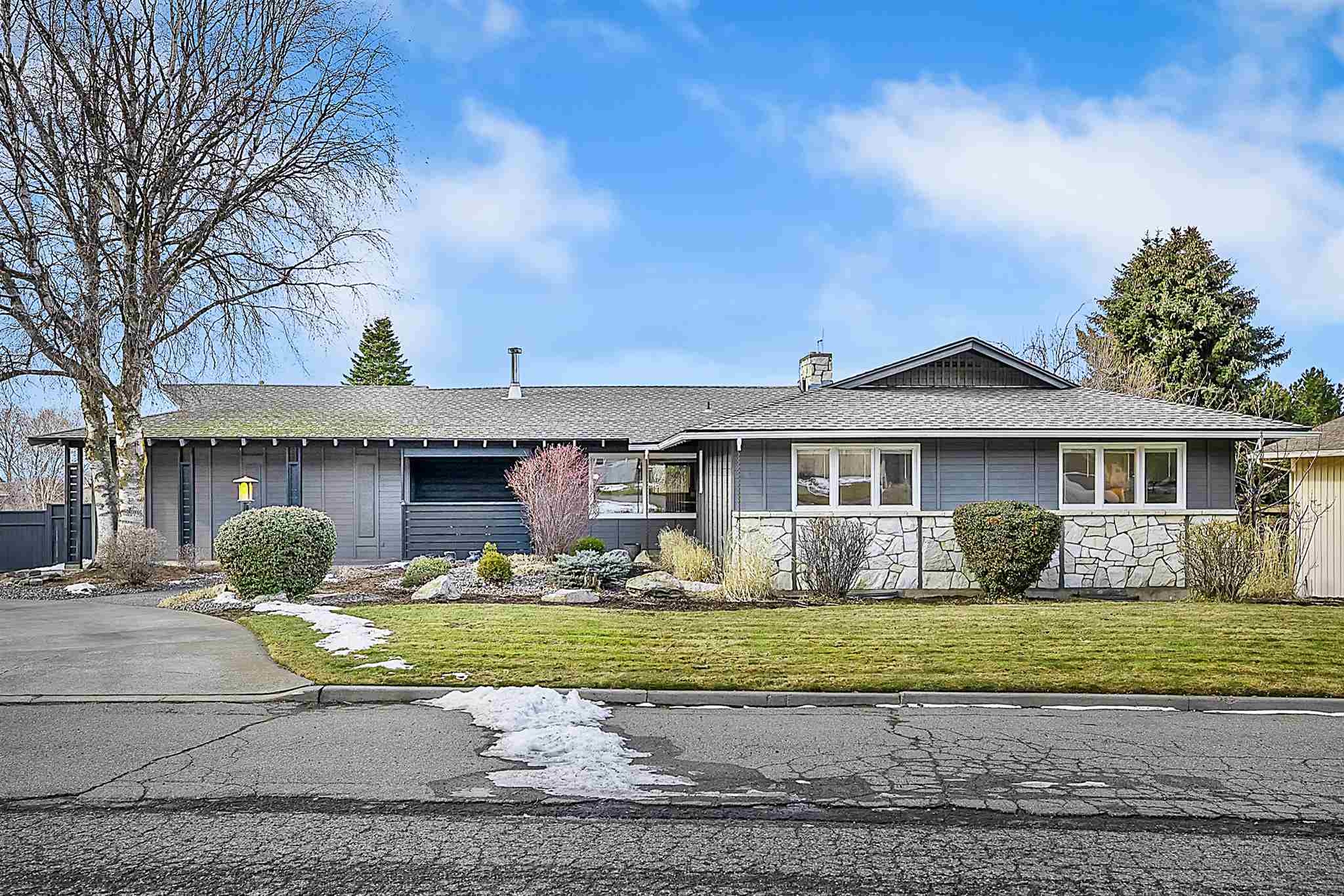 5410 South Dearborn Road Spokane, WA 99223 - Photo 1 of 39 Gallery Image 1