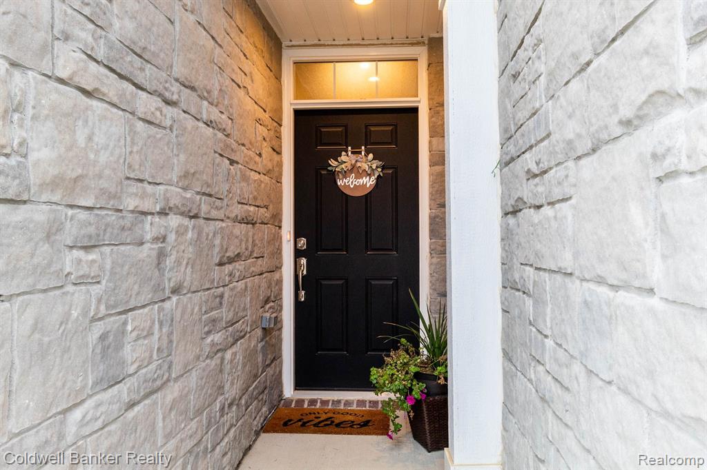 336 Strawberry Drive Rochester Hills, MI 48307 - Photo 5 of 47