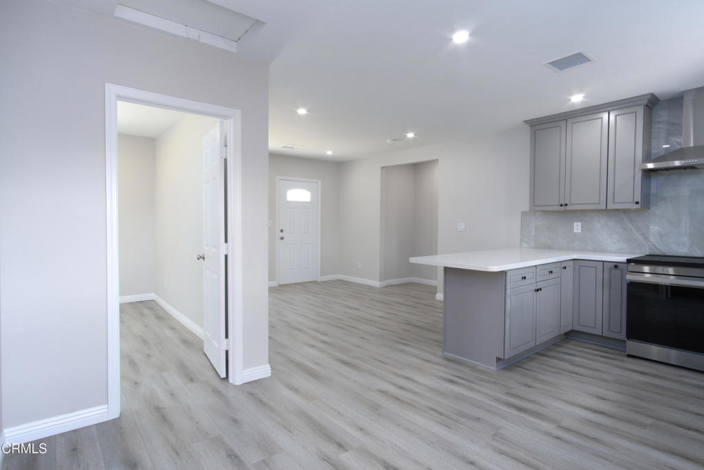 123 South Juanita Avenue Oxnard, CA 93030 - Photo 3 of 10 Livingroom (1)