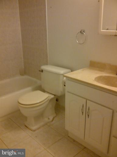 5907 K Kingsford Road, Unit 402 Springfield, VA 22152 - Photo 2 of 2 Bath