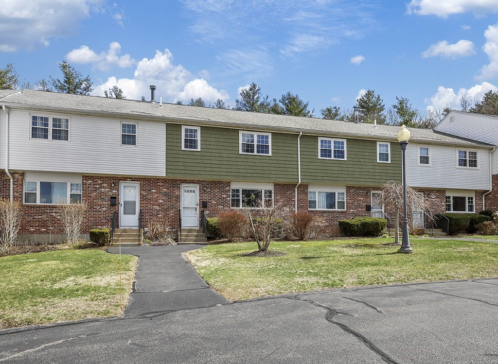 7 Hemlock Circle, Unit 7 Millis, MA 02054 - Photo 2 of 23