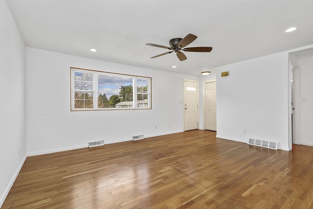 7 Hemlock Circle, Unit 7 Millis, MA 02054 - Photo 6 of 23