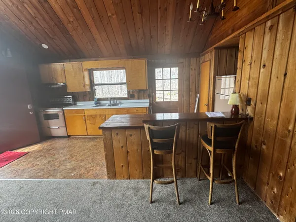 $1,450 | 174 Sweet Briar Road, Pocono Pines, PA 18350