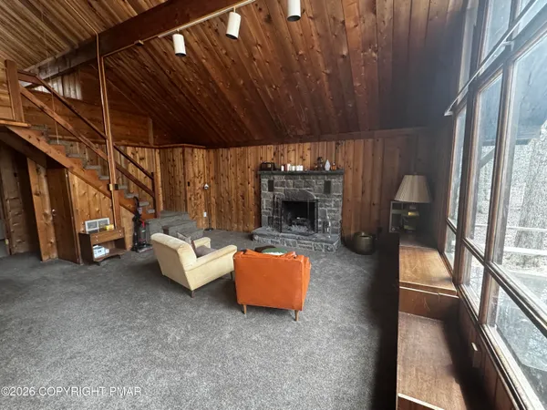 $1,450 | 174 Sweet Briar Road, Pocono Pines, PA 18350