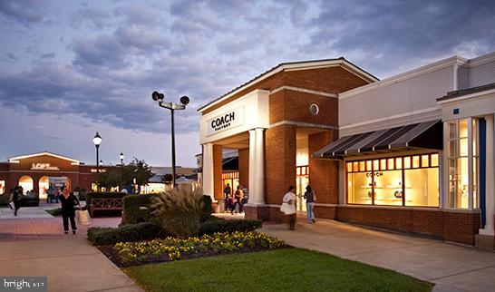 18262 Maple Spring Court Leesburg, VA 20176 - Photo 31 of 36 Leesburg outlet Mall