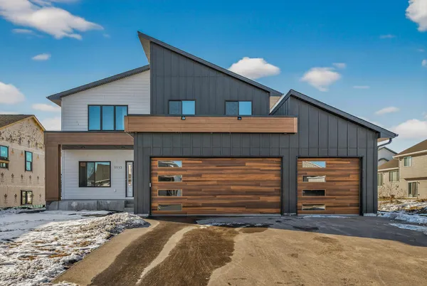 $599,900 | 9933 14th Circle Northeast, St. Michael, MN 55376