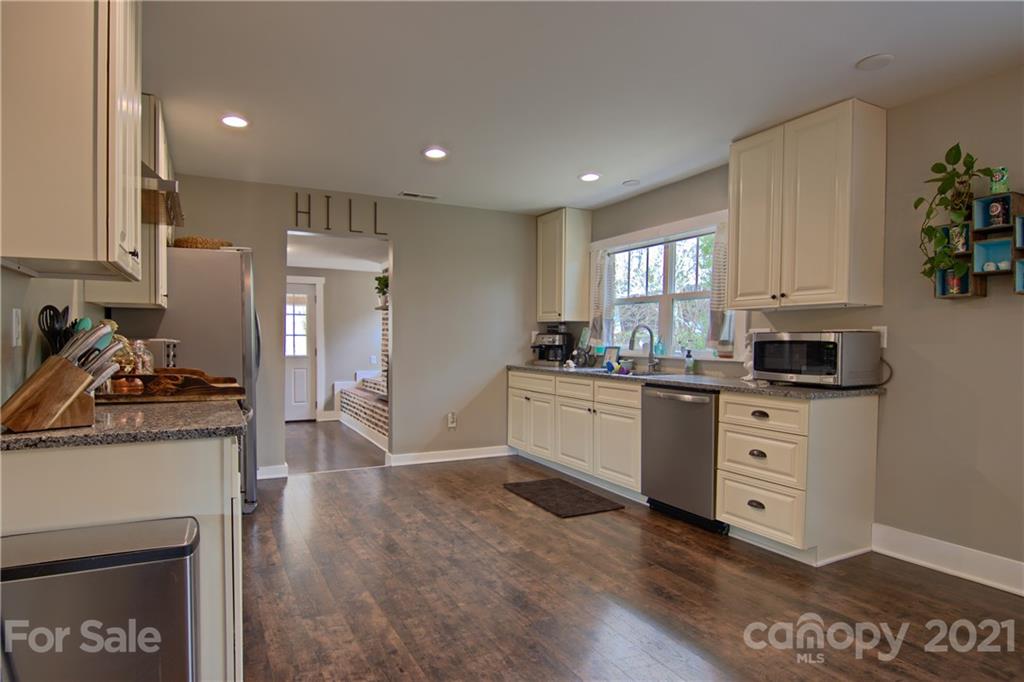 20 Church Road Fairview, NC 28730 - Photo 6 of 20 Gallery Image 6
