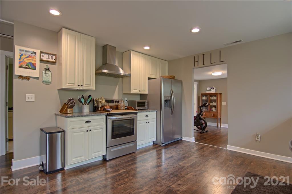 20 Church Road Fairview, NC 28730 - Photo 7 of 20 Gallery Image 7
