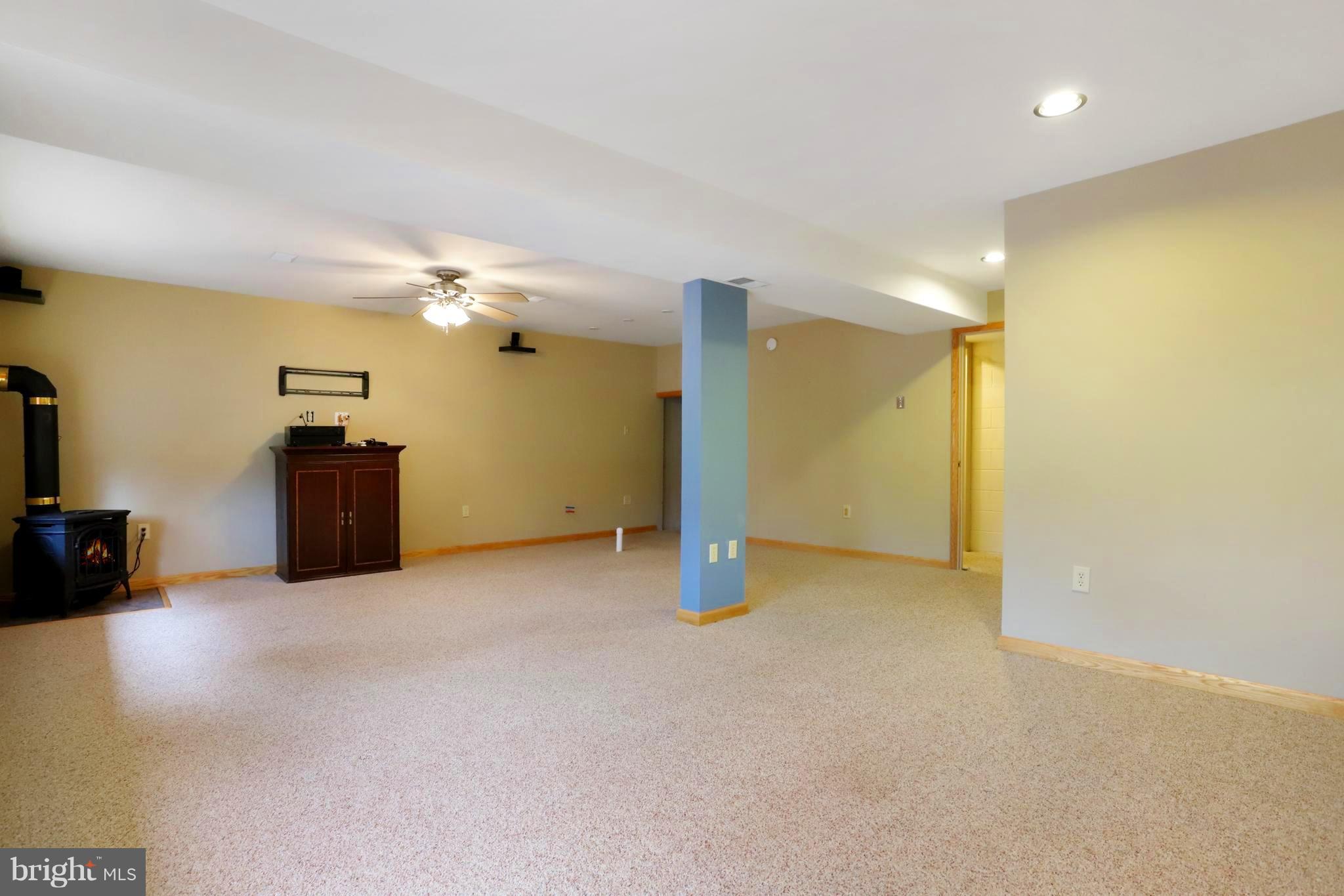 9209 Jordan Road Fairplay, MD 21733 - Photo 26 of 30 Family Room