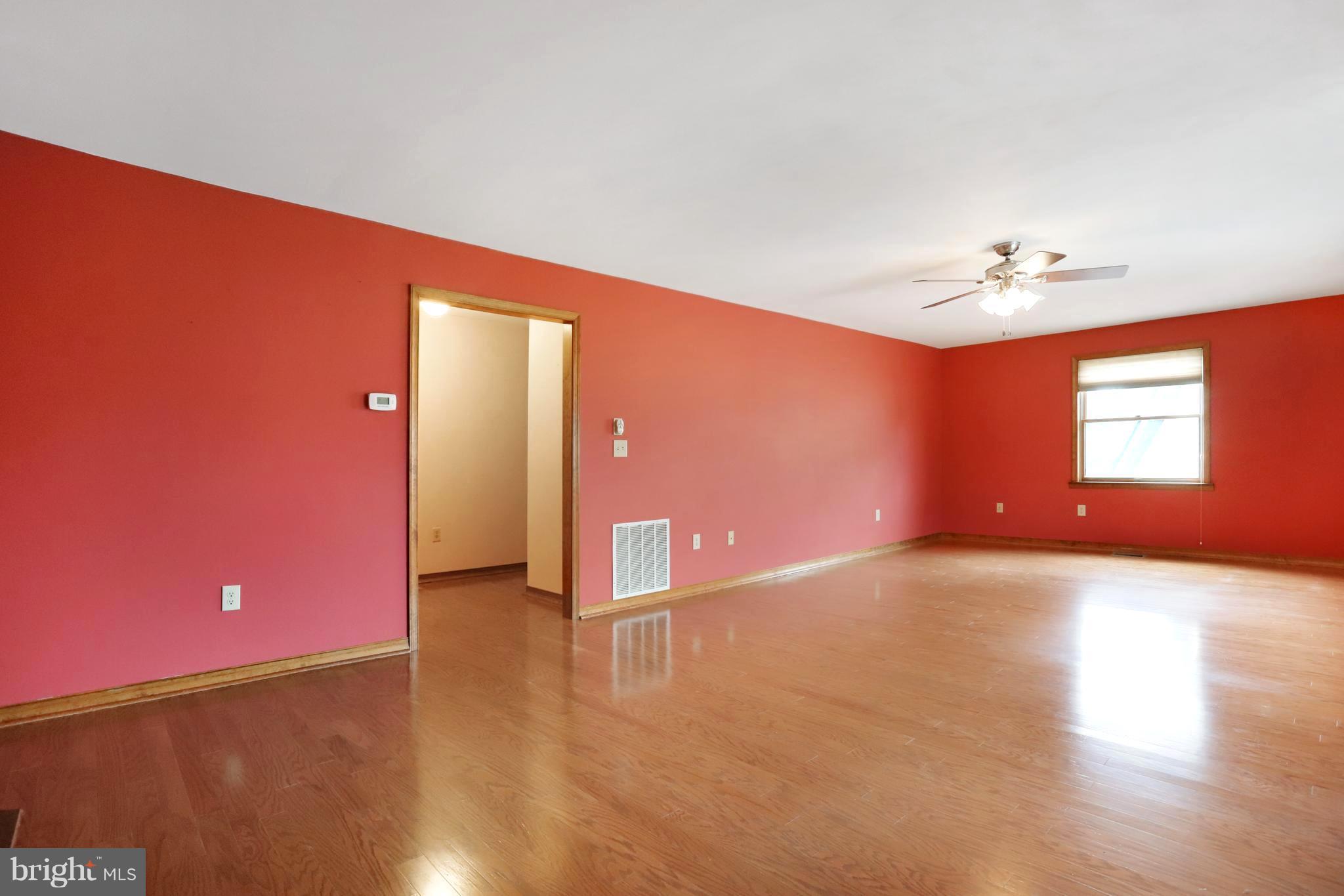 9209 Jordan Road Fairplay, MD 21733 - Photo 9 of 30 Living Room