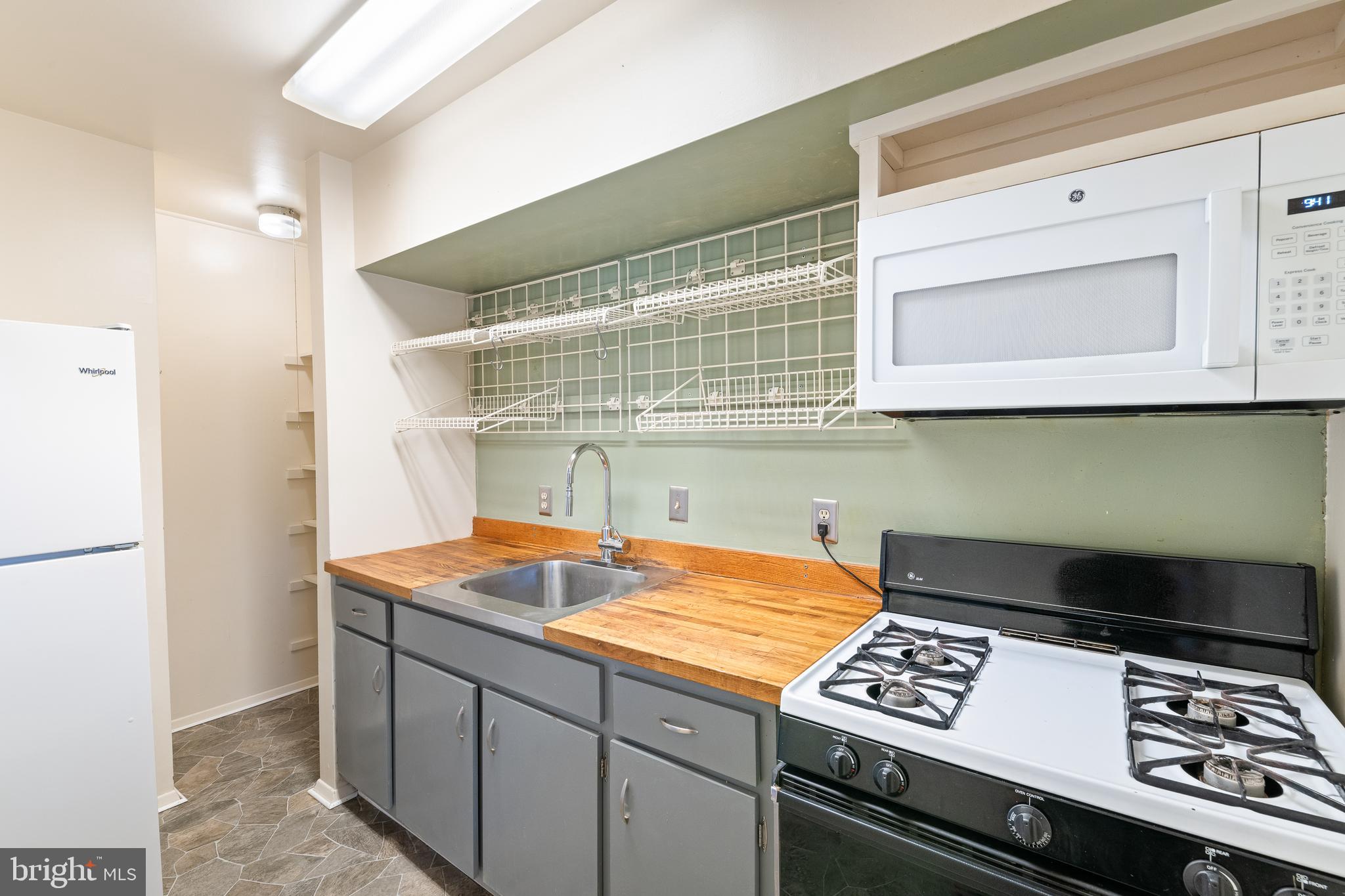 2417 Barracks Road, Unit 1 Charlottesville, VA 22901 - Photo 12 of 34 Kitchen