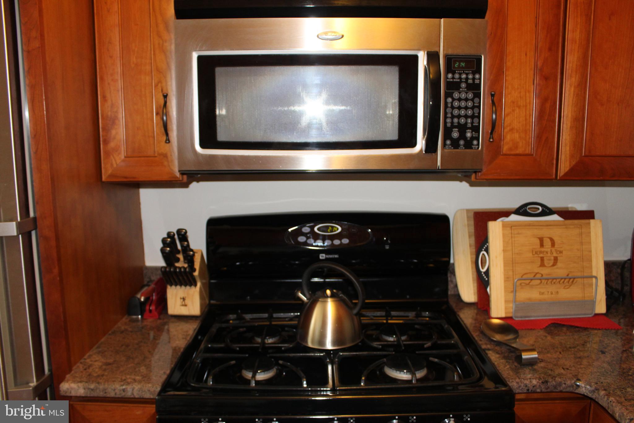 12543 Ramer Road Philadelphia, PA 19154 - Photo 20 of 58 Gas Stove & Built-in Microwave
