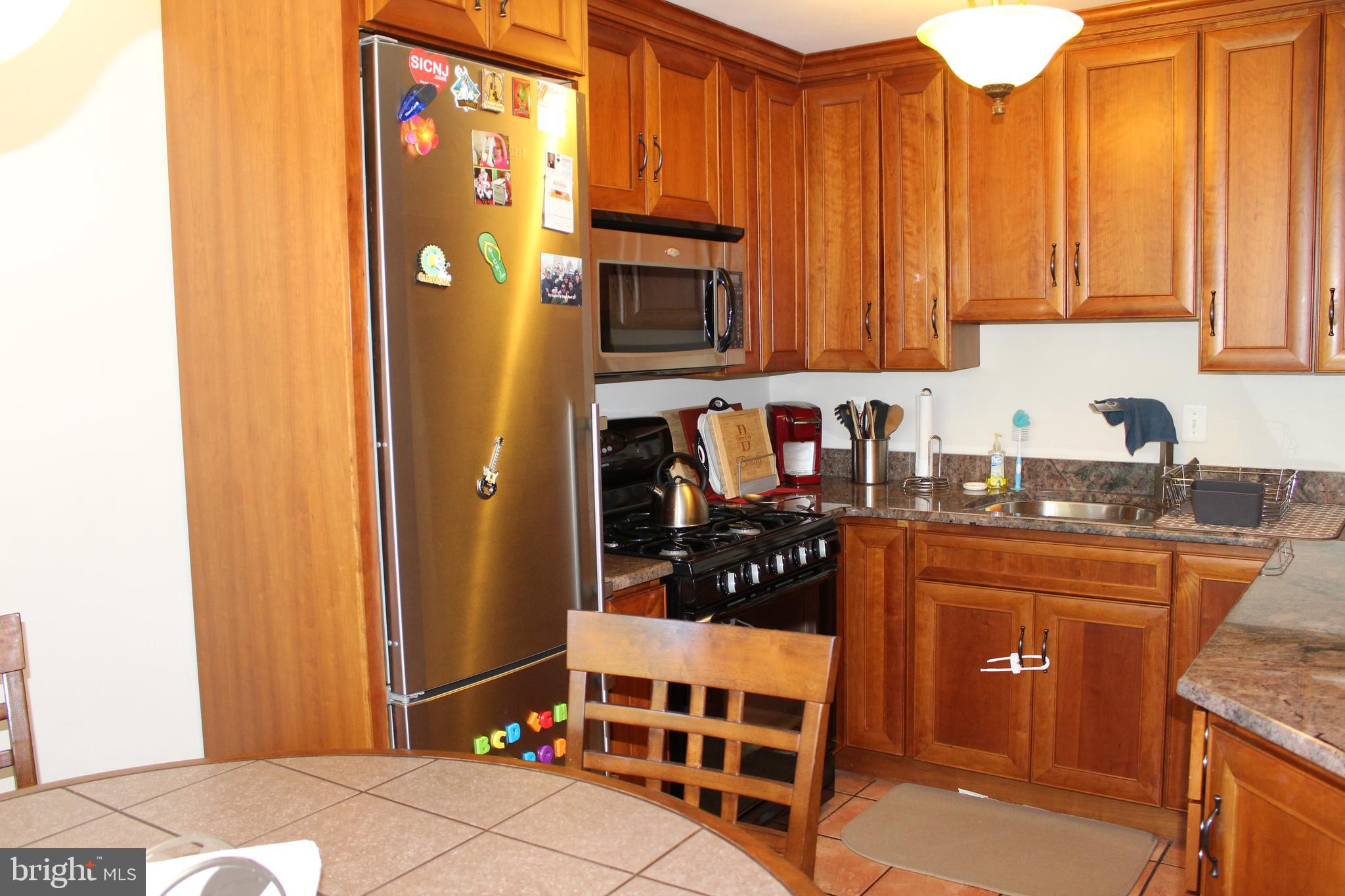 12543 Ramer Road Philadelphia, PA 19154 - Photo 23 of 58 Eat-in Ultra Kitchen w/Granite Counters