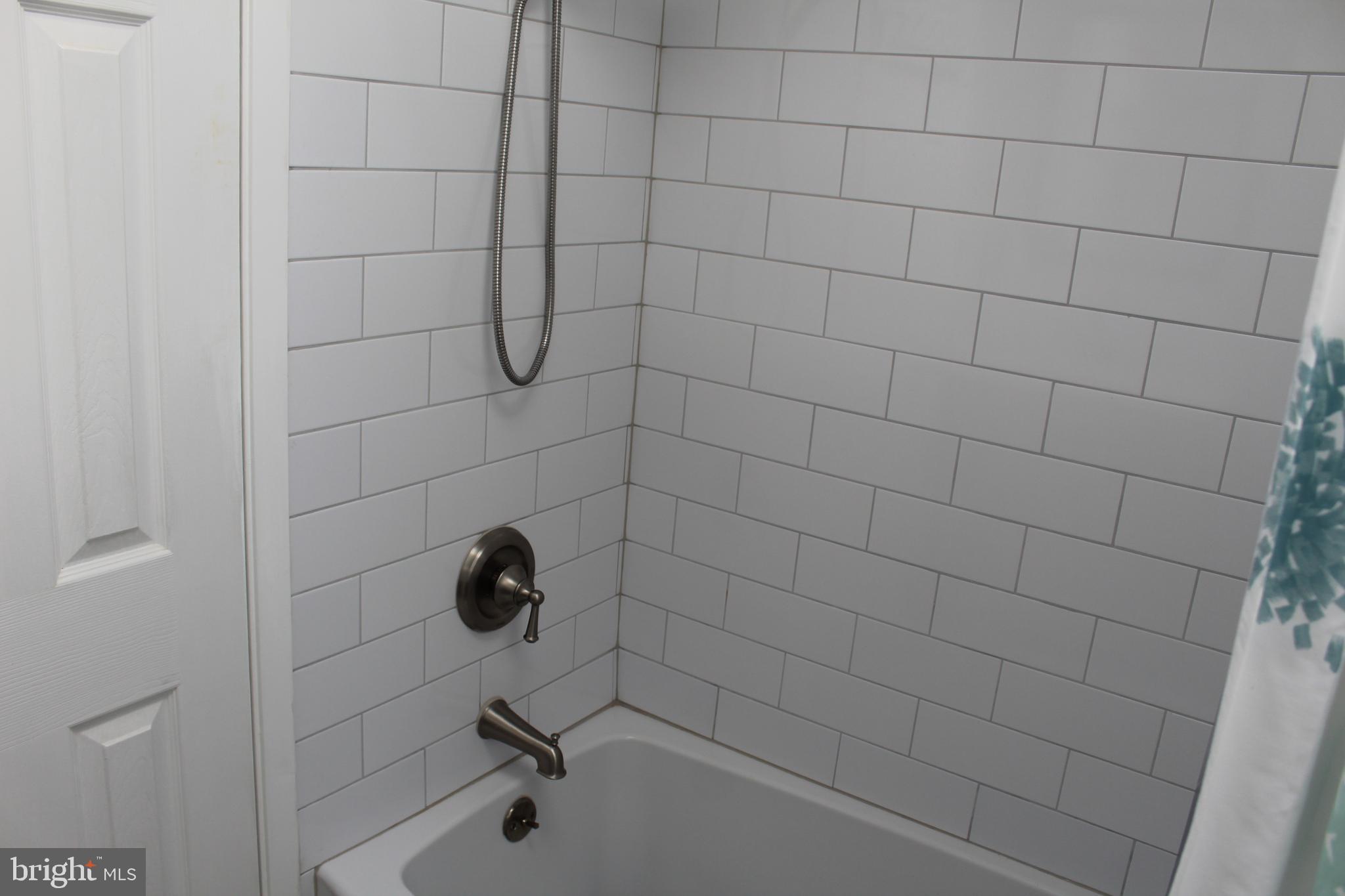 12543 Ramer Road Philadelphia, PA 19154 - Photo 39 of 58 New Tub Surround