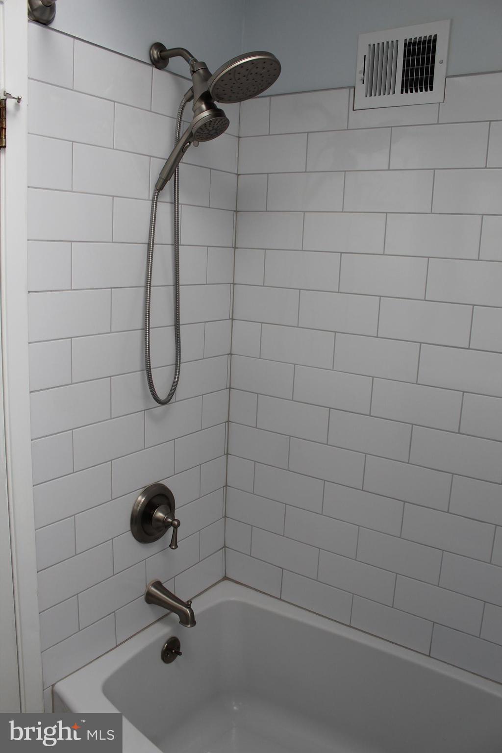 12543 Ramer Road Philadelphia, PA 19154 - Photo 41 of 58 Tub Surround w/Shower Head