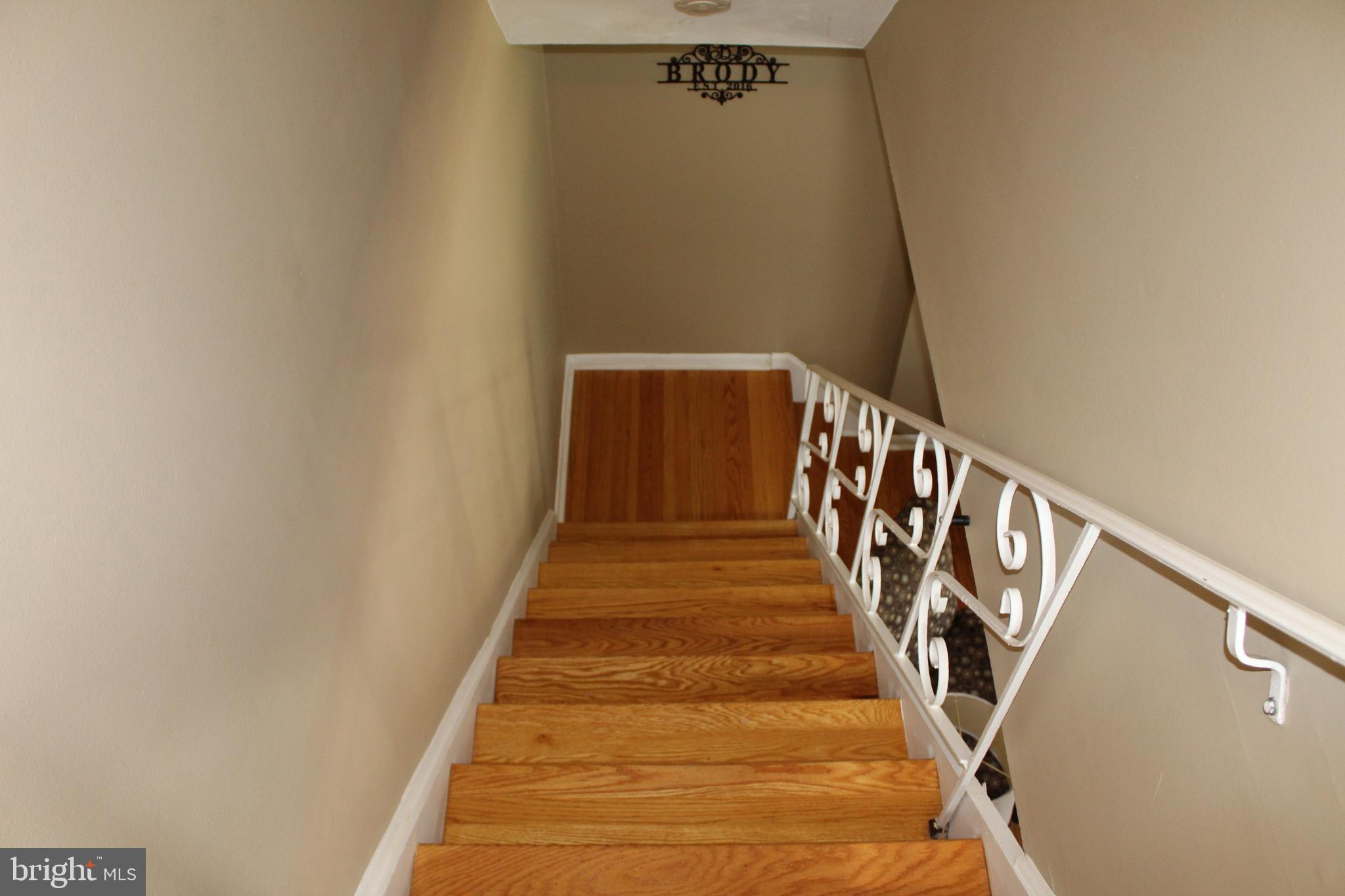 12543 Ramer Road Philadelphia, PA 19154 - Photo 42 of 58 Hardwood Stairs
