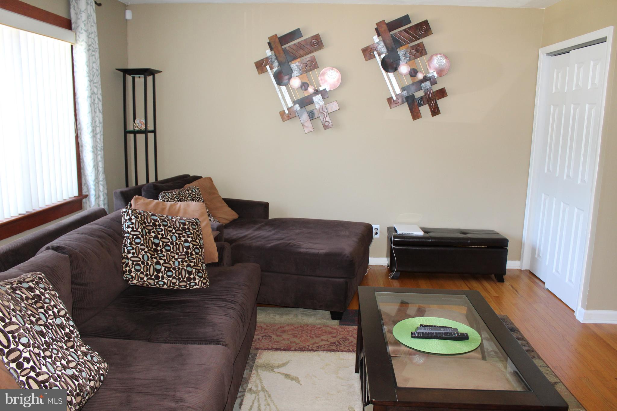 12543 Ramer Road Philadelphia, PA 19154 - Photo 9 of 58 Living Room w/Double Closet
