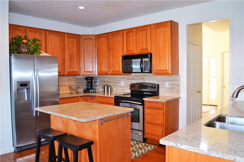 235 Field Club Circle McKees Rocks, PA 15136 - Photo 4 of 20