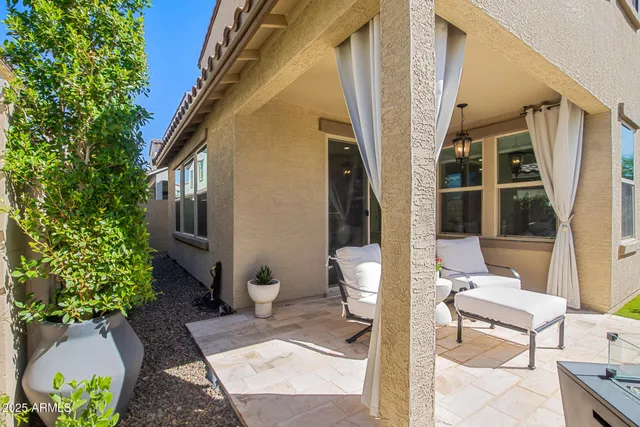 a view of an outdoor space