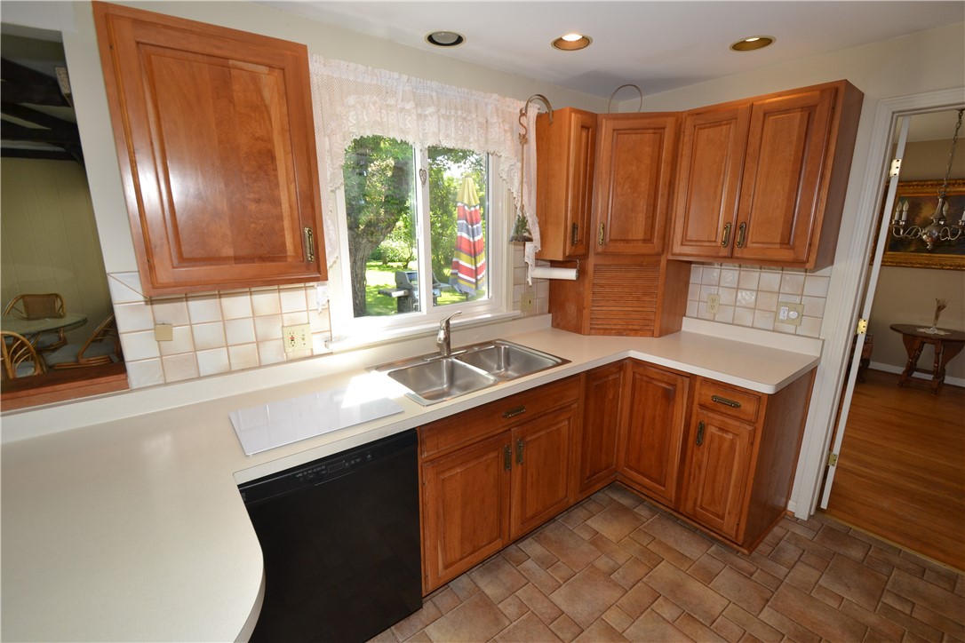 118 Nettlecreek Road Perinton, NY 14450 - Photo 14 of 41 Cherry Kitchen