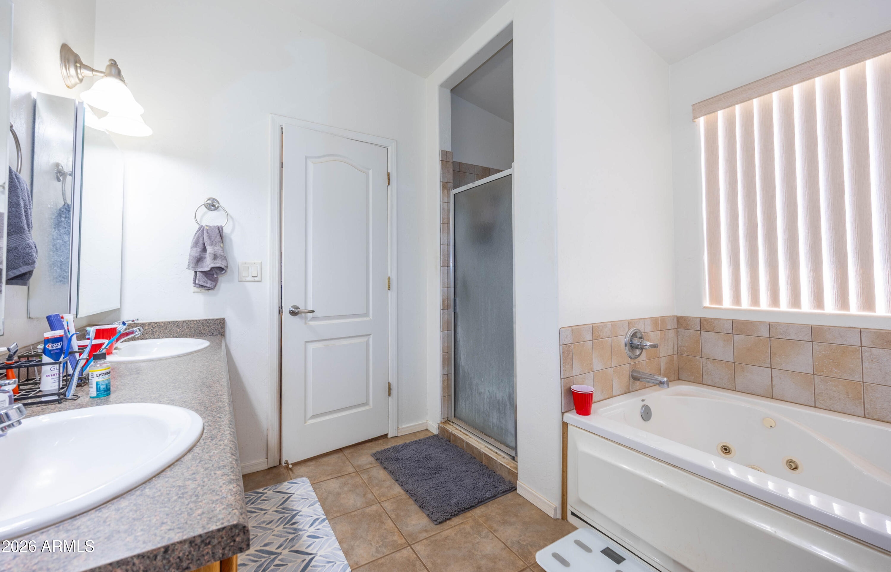 4575 South Kino Road Sierra Vista, AZ 85650 - Photo 22 of 25 a bathroom with a tub a sink and a mirror