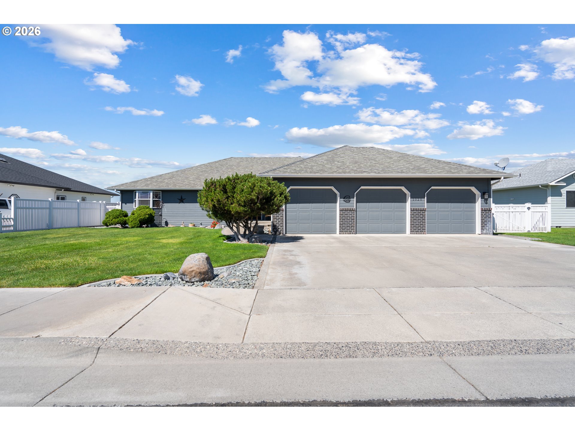 1020 Southwest 19th Court Hermiston, OR 97838 - Photo 2 of 36