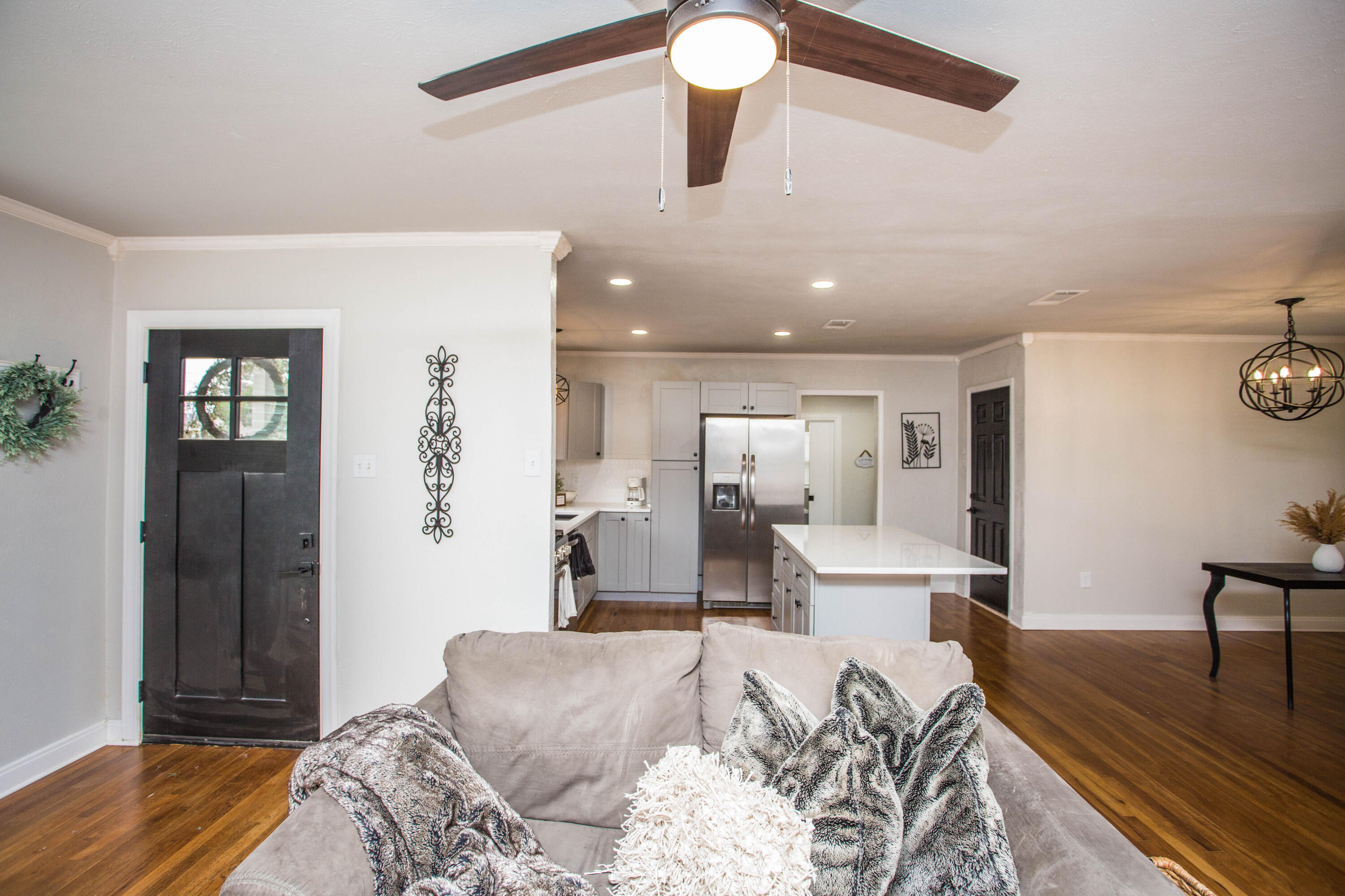 2712 30th Street Lubbock, TX 79410 - Photo 4 of 26 a living room with furniture and a wooden floor