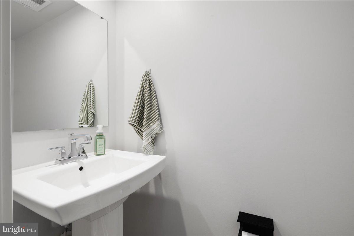 1718 Scenic Loop Culpeper, VA 22701 - Photo 15 of 33