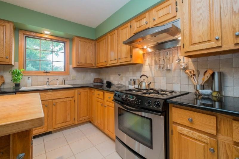 7915 Deerpath Road Kalamazoo, MI 49009 - Photo 10 of 46 12