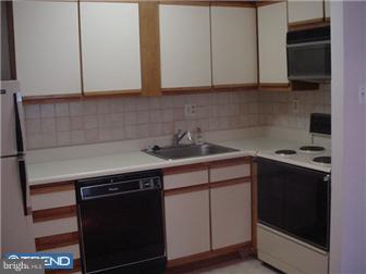1 Shannon Road North Wales, PA 19454 - Photo 2 of 9 Kitchen