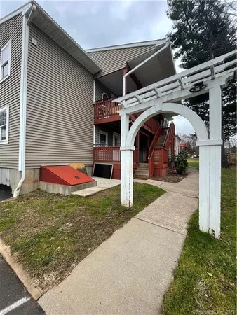 $1,800 | 324 Main Street, Unit 3, Portland, CT 06480
